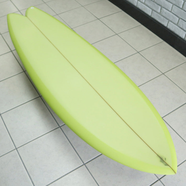 DERRICK DISNEY SURFBOARDS デリック ディズニーシェイプ TWINZER FISH MODEL 5’9” VISSLA(ヴィスラ)の看板ライダーDERRICK DISNEYシェイプ 送料無料